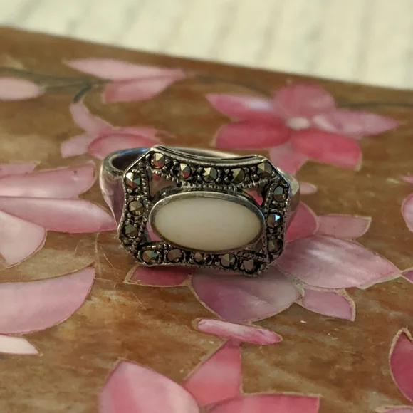 GORGEOUS Antique/Vintage 1950's Sterling Silver Ring with Real Diamonds - Picture 3 of 16